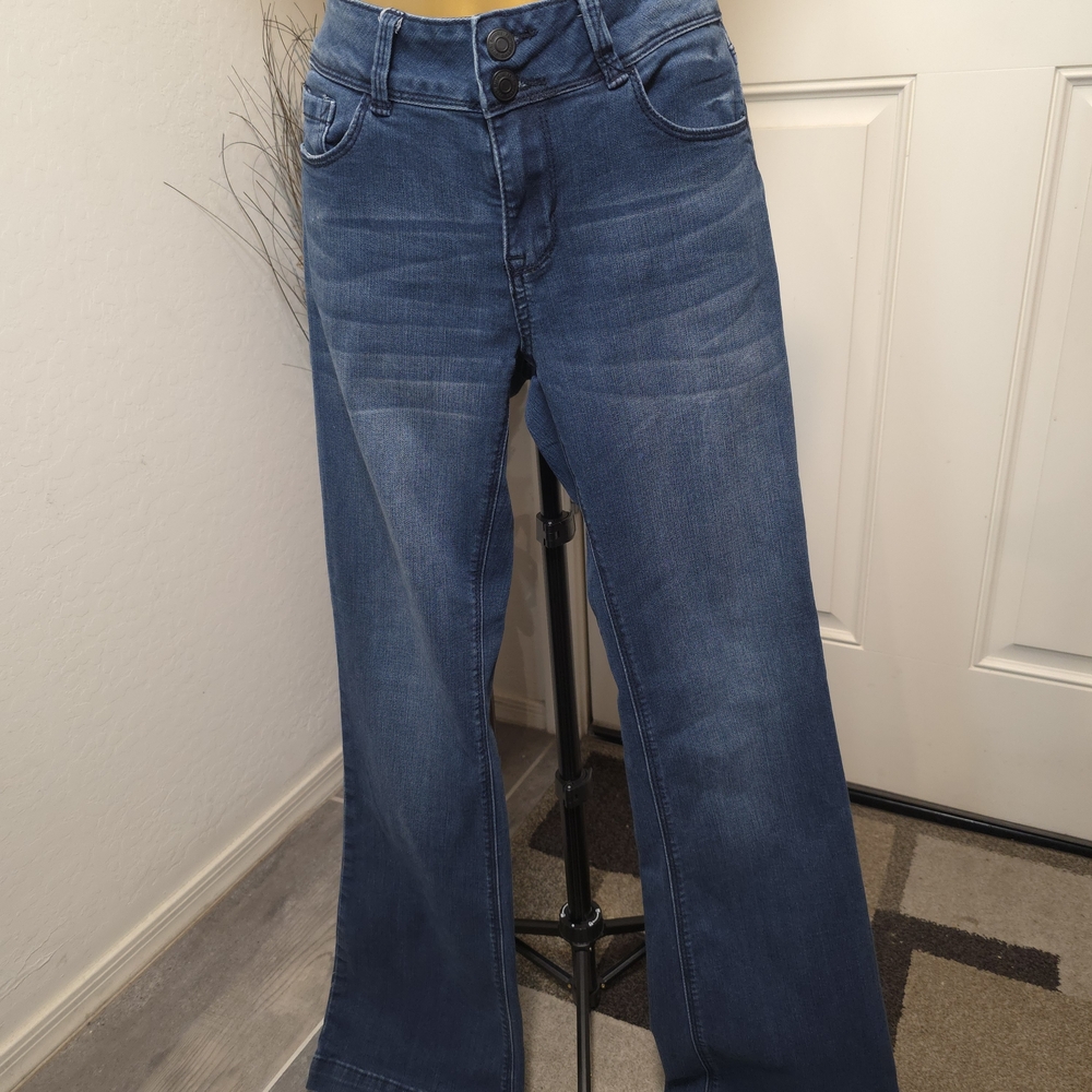 Kensie Blue Jeans Curvy Bootcut, Size 29 Stretch